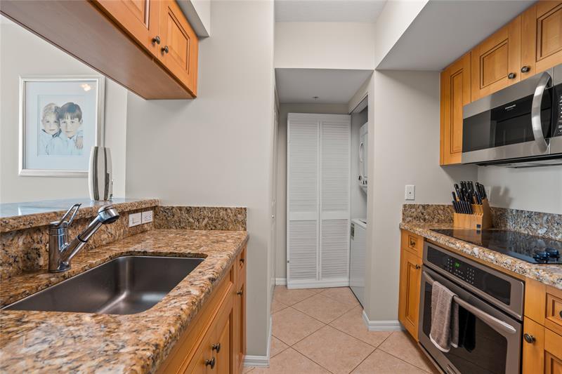 Image 18 of 69 For 347 New River Dr  2808