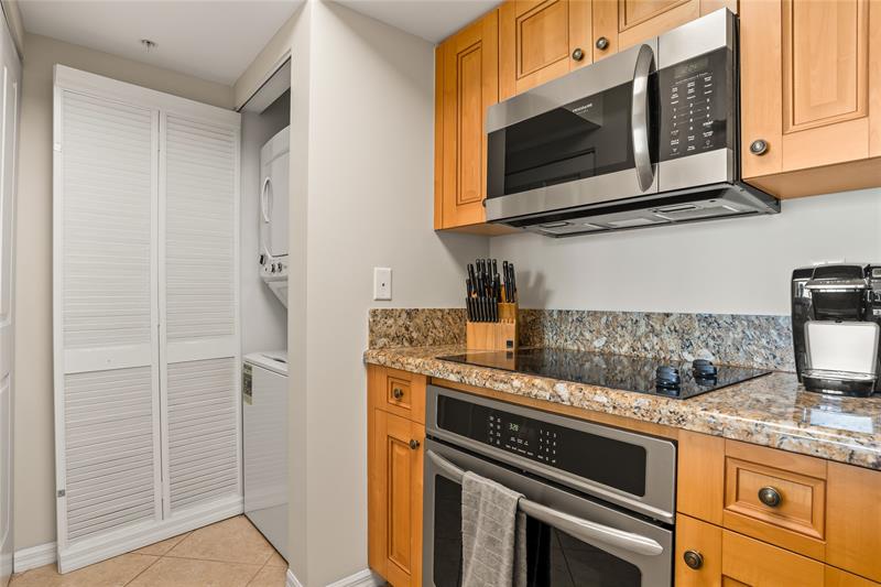 Image 19 of 69 For 347 New River Dr  2808