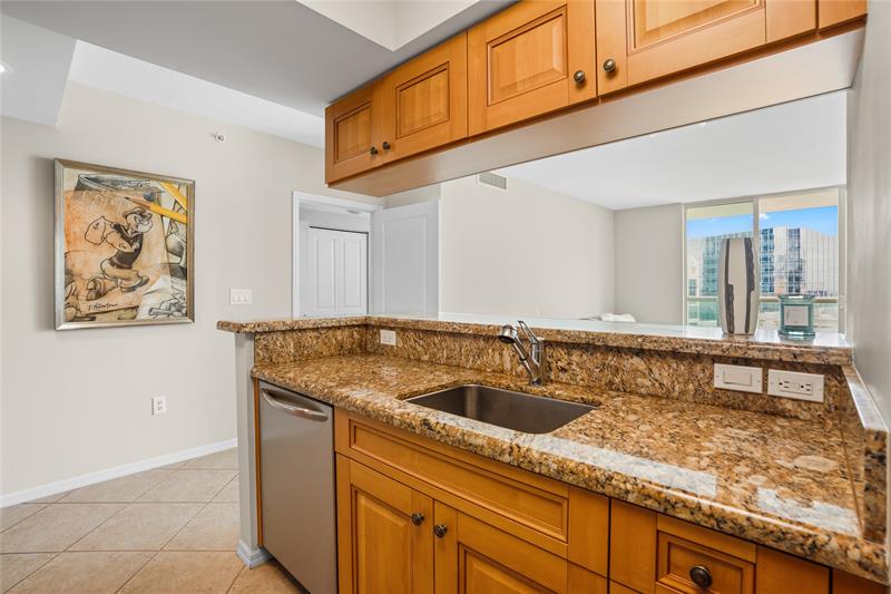 Image 22 of 69 For 347 New River Dr  2808