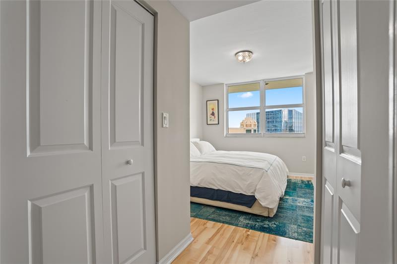 Image 28 of 69 For 347 New River Dr  2808