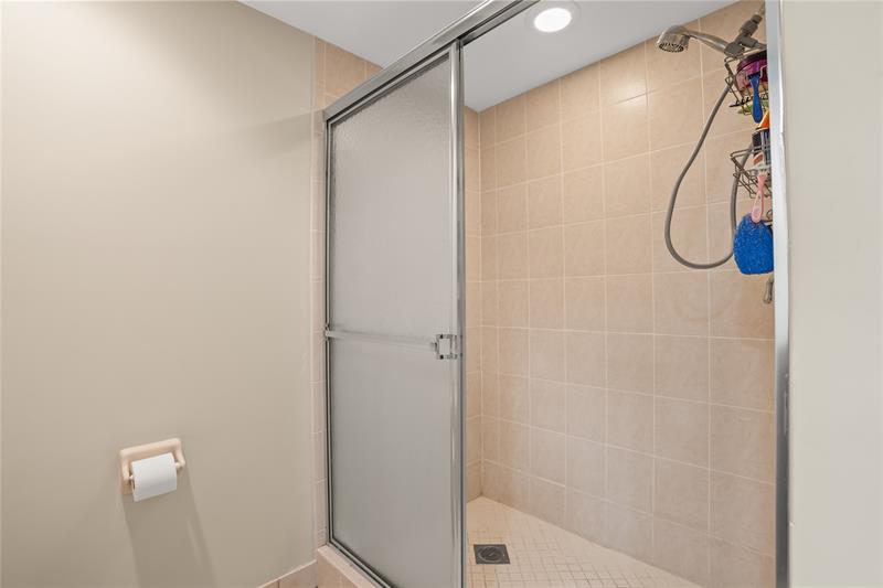 Image 30 of 69 For 347 New River Dr  2808