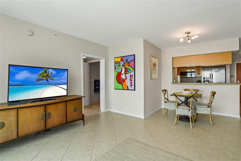 Image 9 of 69 For 347 New River Dr  2808