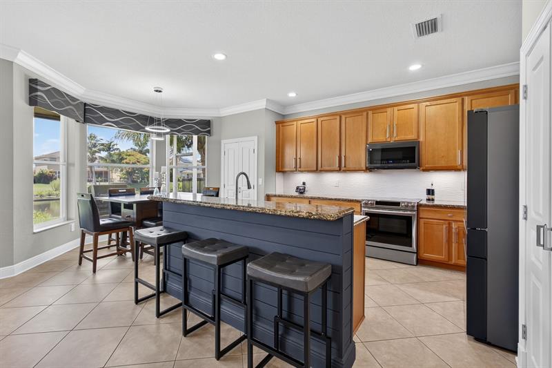 Image 17 of 96 For 5016 Nautica Lake Cir