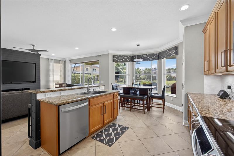 Image 18 of 96 For 5016 Nautica Lake Cir