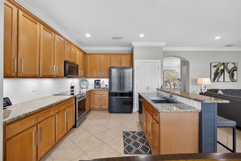 Image 21 of 96 For 5016 Nautica Lake Cir