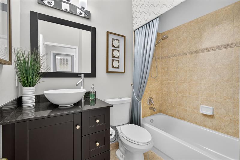 Image 30 of 96 For 5016 Nautica Lake Cir