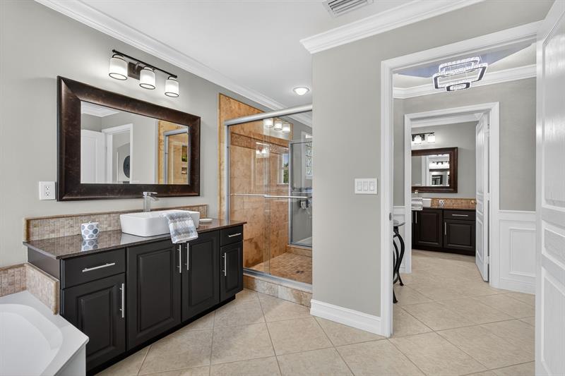 Image 43 of 96 For 5016 Nautica Lake Cir