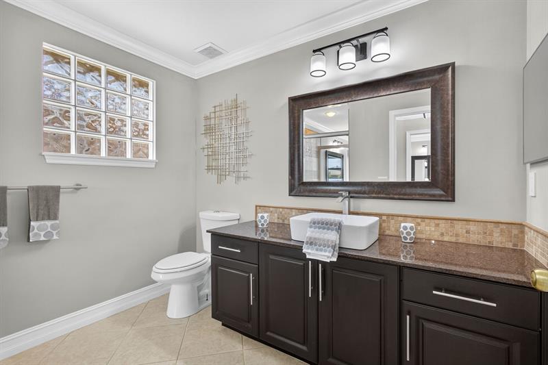 Image 44 of 96 For 5016 Nautica Lake Cir