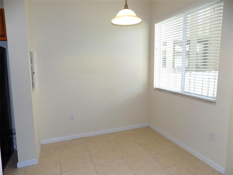 Image 5 of 12 For 3500 Oaks Clubhouse Dr  104
