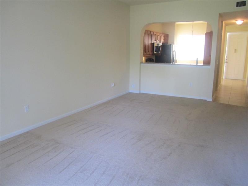 Image 6 of 12 For 3500 Oaks Clubhouse Dr  104