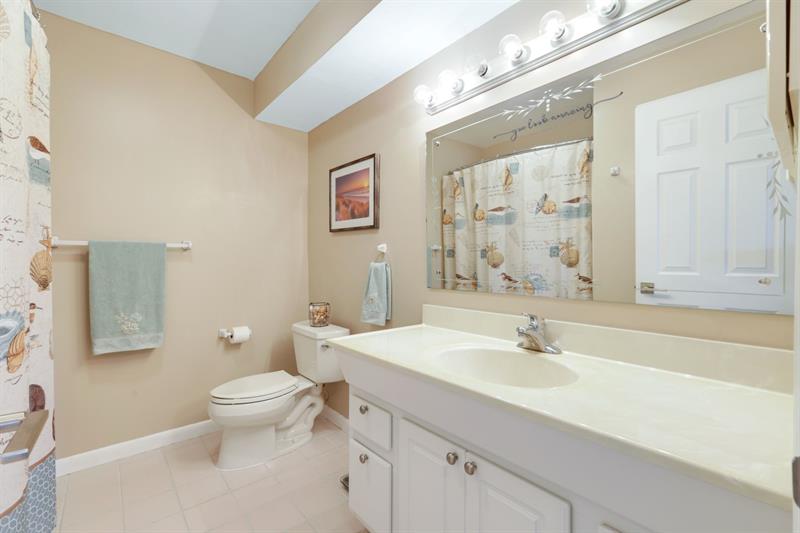 Image 32 of 48 For 5237 Del Prado Blvd
