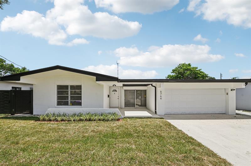 6764 Dogwood Dr