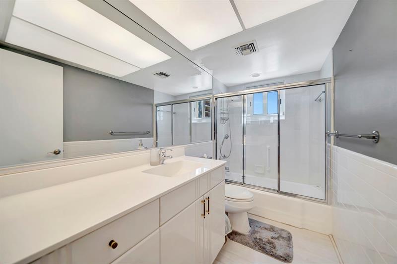 Image 43 of 52 For 1850 Ocean Blvd  712