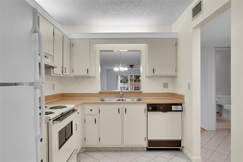 Image 8 of 16 For 2905 22nd Ave  202