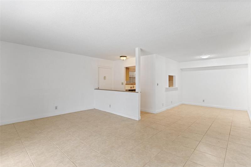 Image 10 of 48 For 424 Laurel Dr  1807