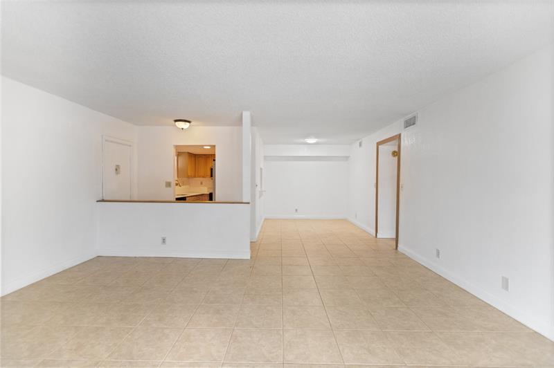 Image 11 of 48 For 424 Laurel Dr  1807