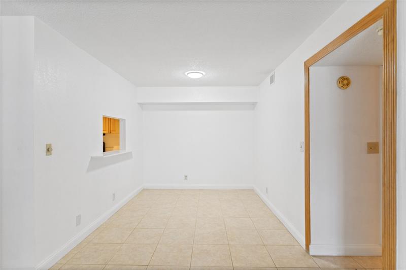 Image 12 of 48 For 424 Laurel Dr  1807