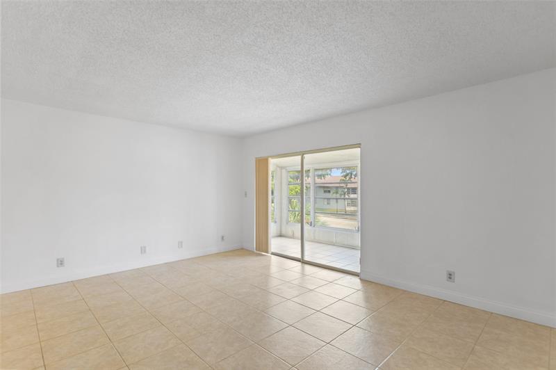 Image 14 of 48 For 424 Laurel Dr  1807