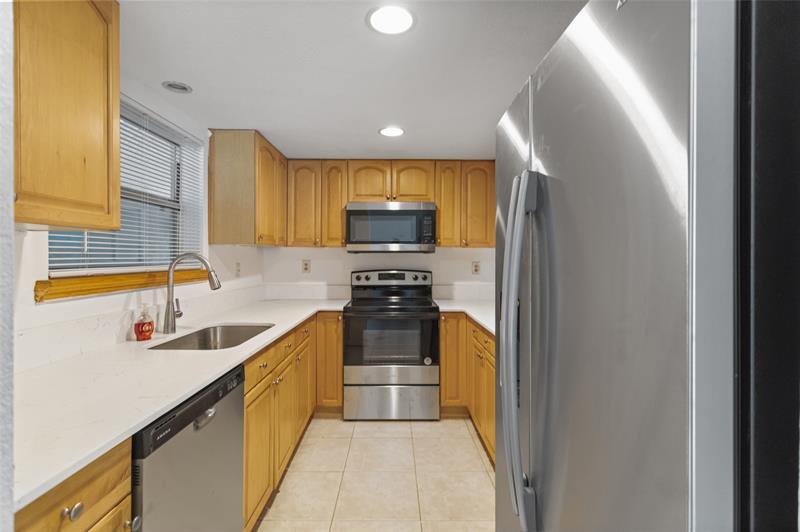 Image 15 of 48 For 424 Laurel Dr  1807