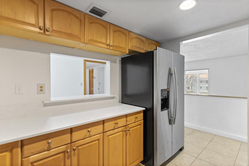 Image 16 of 48 For 424 Laurel Dr  1807