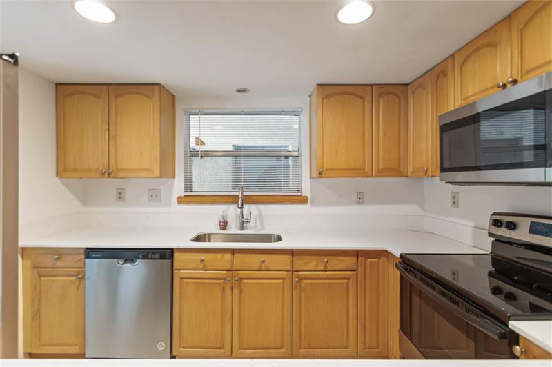 Image 17 of 48 For 424 Laurel Dr  1807