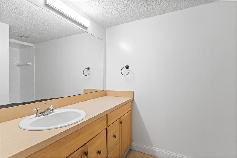 Image 18 of 48 For 424 Laurel Dr  1807