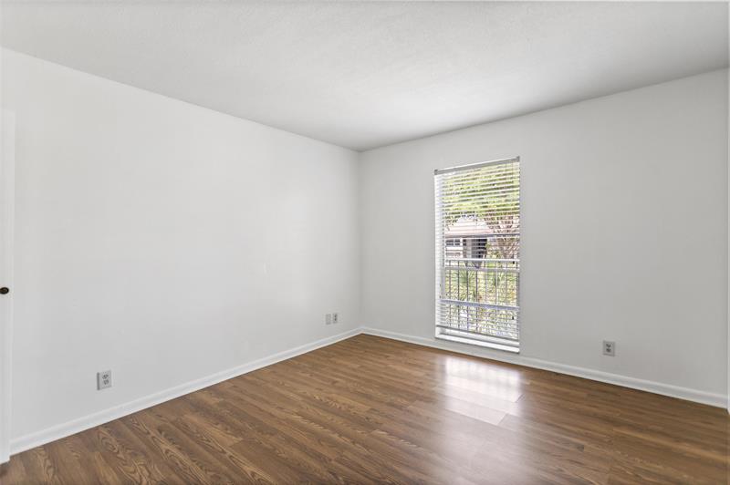 Image 19 of 48 For 424 Laurel Dr  1807