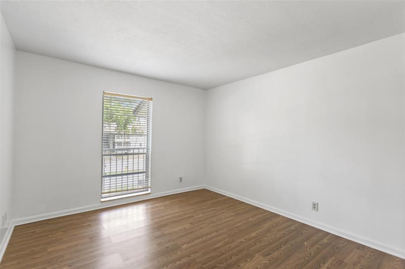Image 21 of 48 For 424 Laurel Dr  1807