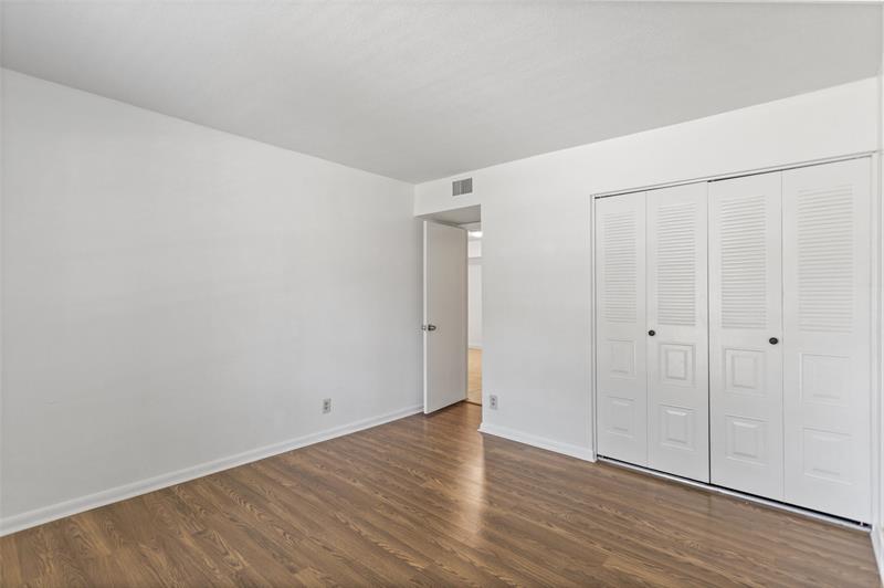 Image 22 of 48 For 424 Laurel Dr  1807