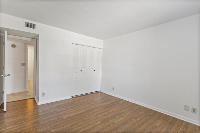 Image 23 of 48 For 424 Laurel Dr  1807