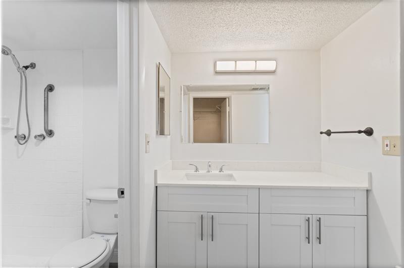 Image 29 of 48 For 424 Laurel Dr  1807