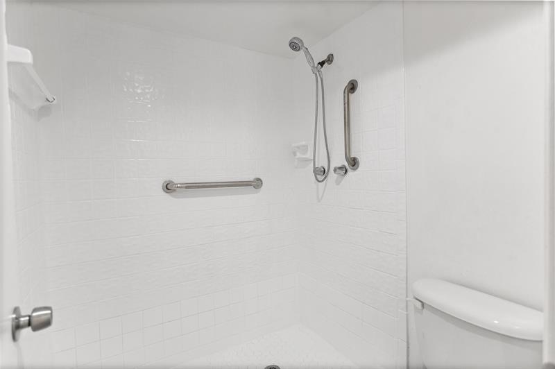 Image 30 of 48 For 424 Laurel Dr  1807