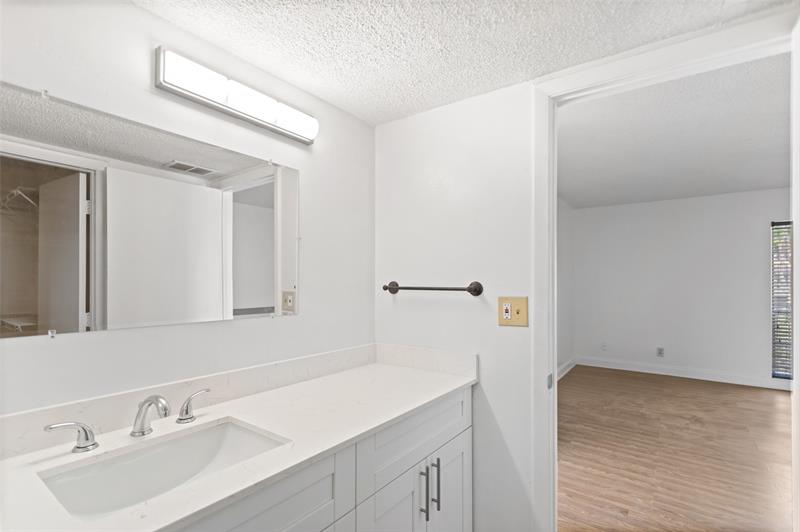 Image 32 of 48 For 424 Laurel Dr  1807