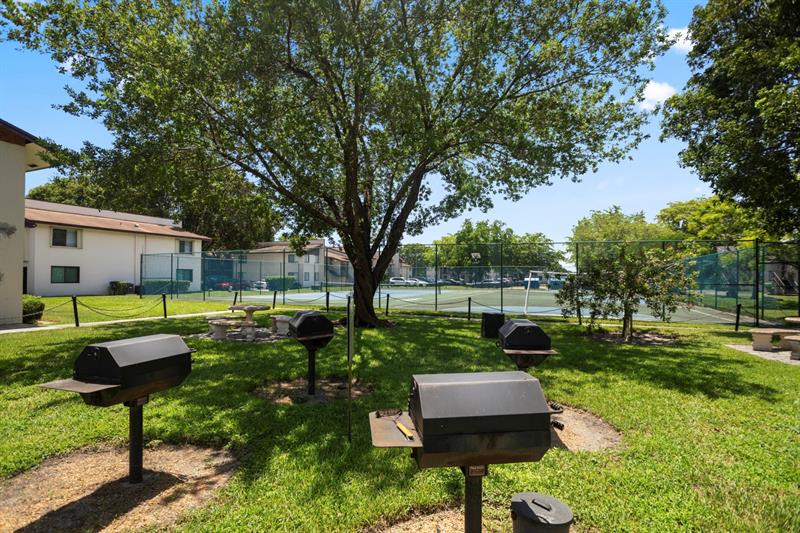 Image 43 of 48 For 424 Laurel Dr  1807