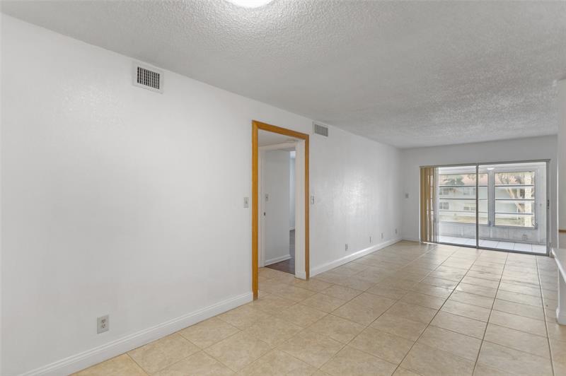 Image 7 of 48 For 424 Laurel Dr  1807