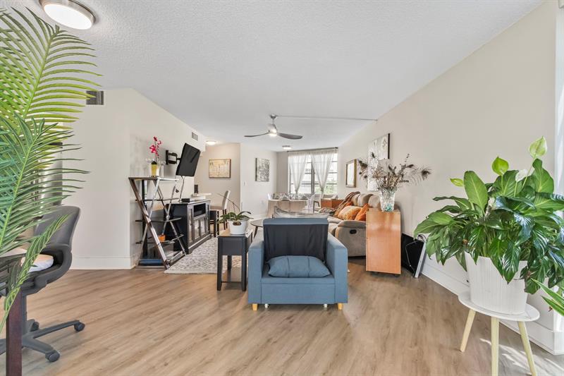 Image 11 of 60 For 6911 Environ Blvd  5j
