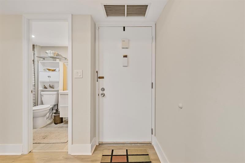 Image 16 of 60 For 6911 Environ Blvd  5j