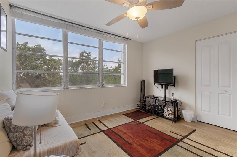 Image 19 of 60 For 6911 Environ Blvd  5j