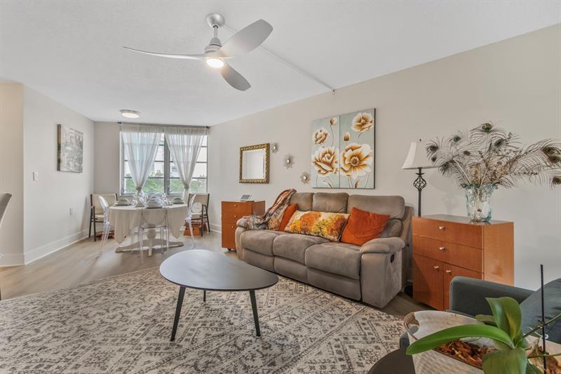 Image 2 of 60 For 6911 Environ Blvd  5j