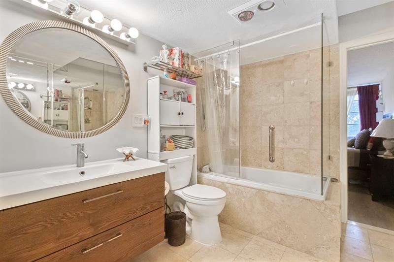 Image 25 of 60 For 6911 Environ Blvd  5j