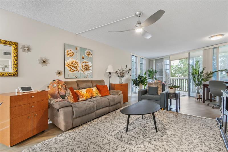 Image 3 of 60 For 6911 Environ Blvd  5j