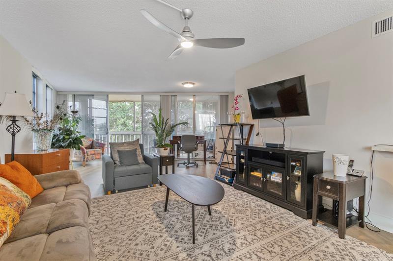 Image 4 of 60 For 6911 Environ Blvd  5j