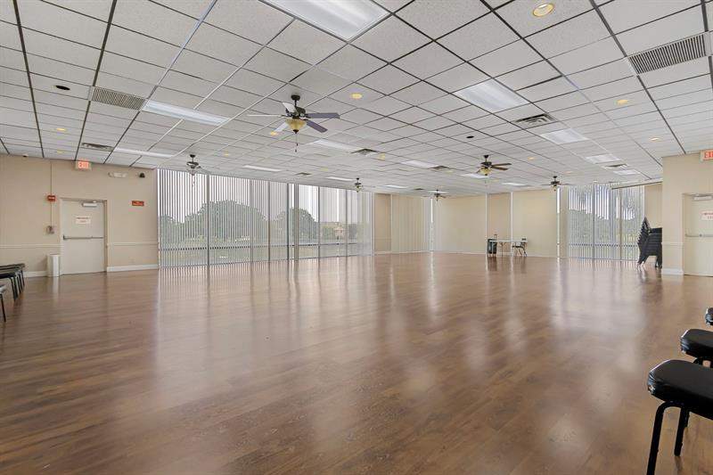 Image 47 of 60 For 6911 Environ Blvd  5j