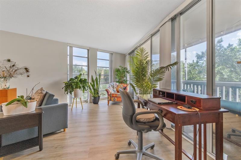 Image 9 of 60 For 6911 Environ Blvd  5j