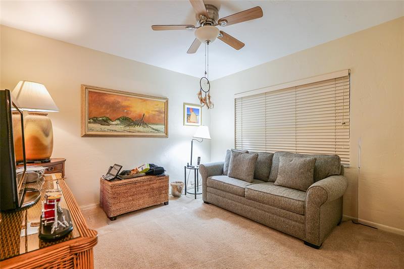 Image 11 of 28 For 5609 Hammock Ln  210