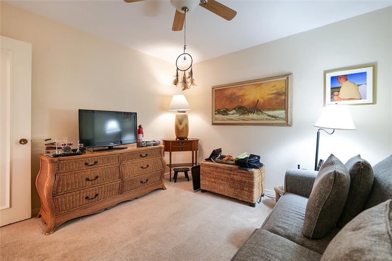 Image 12 of 28 For 5609 Hammock Ln  210