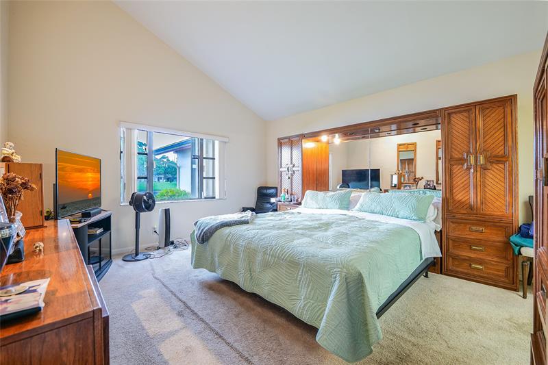 Image 13 of 28 For 5609 Hammock Ln  210
