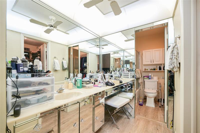 Image 15 of 28 For 5609 Hammock Ln  210