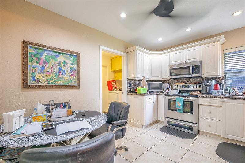 Image 18 of 28 For 5609 Hammock Ln  210