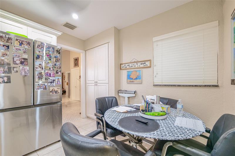 Image 21 of 28 For 5609 Hammock Ln  210